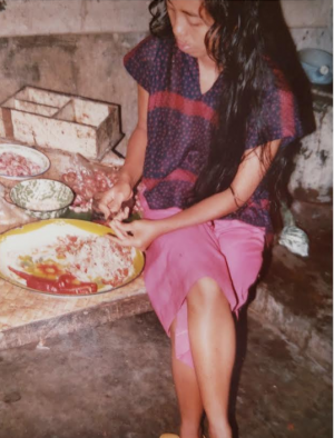Meal prep in Puri Batuan 1983.PNG